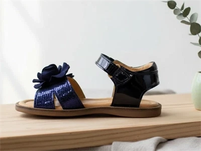 Bisgaard sandal Agnes midnight med blomst